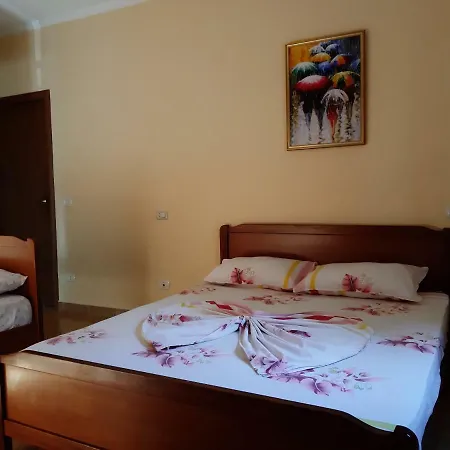 Amras House Гостевой дом Дуррес