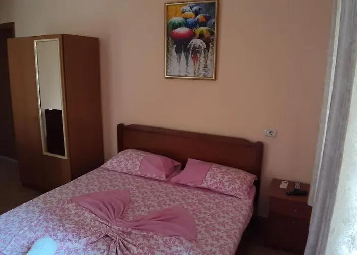 Amras House Pensión 3*