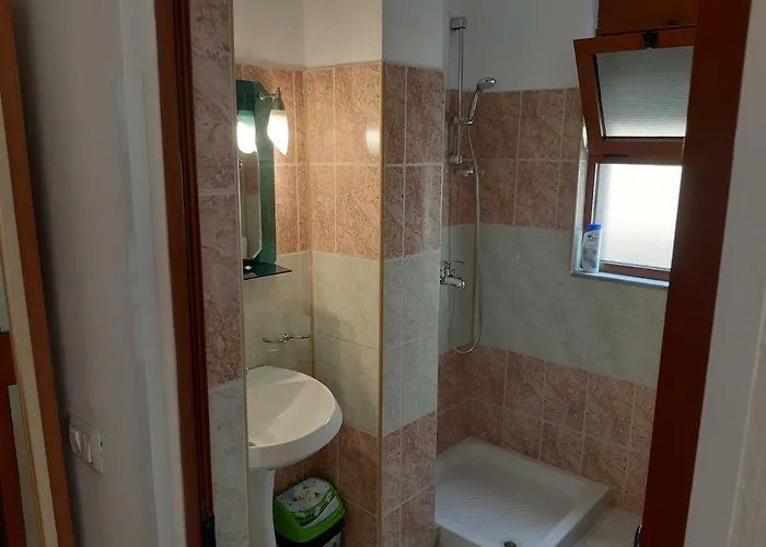 Amras House 3*