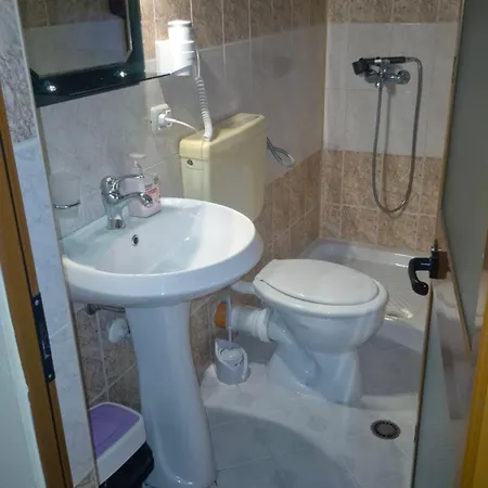 Amras House 3*