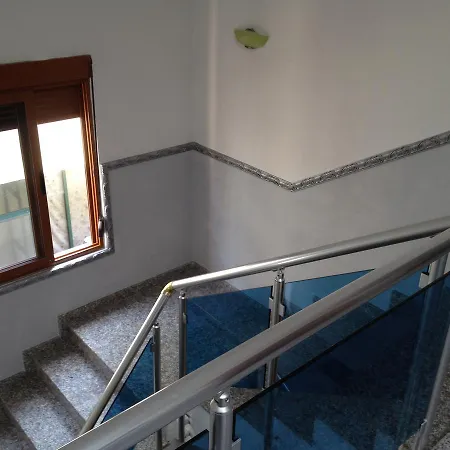 Amras House 3* Дуррес