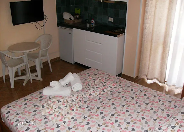 Amras House 3* Durres